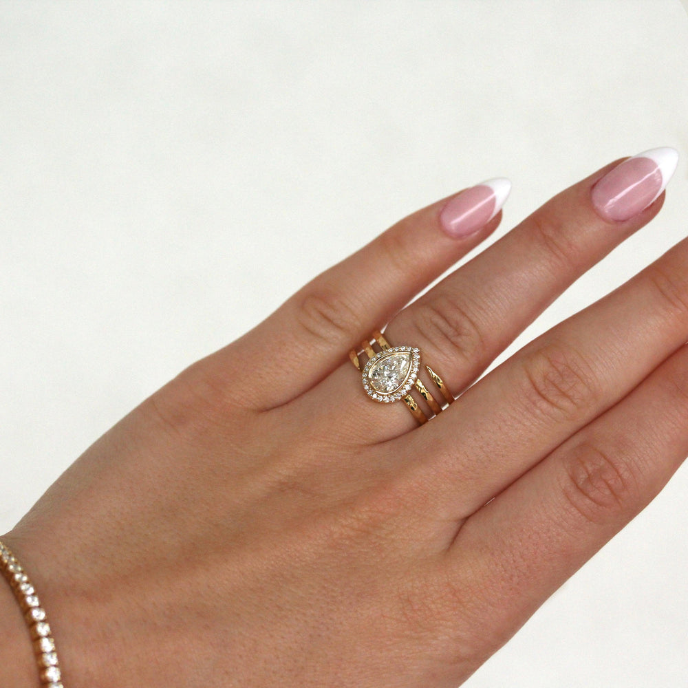 The Chelsea Ring in Yellow Gold with 1ct Lab-Grown Diamond modeled