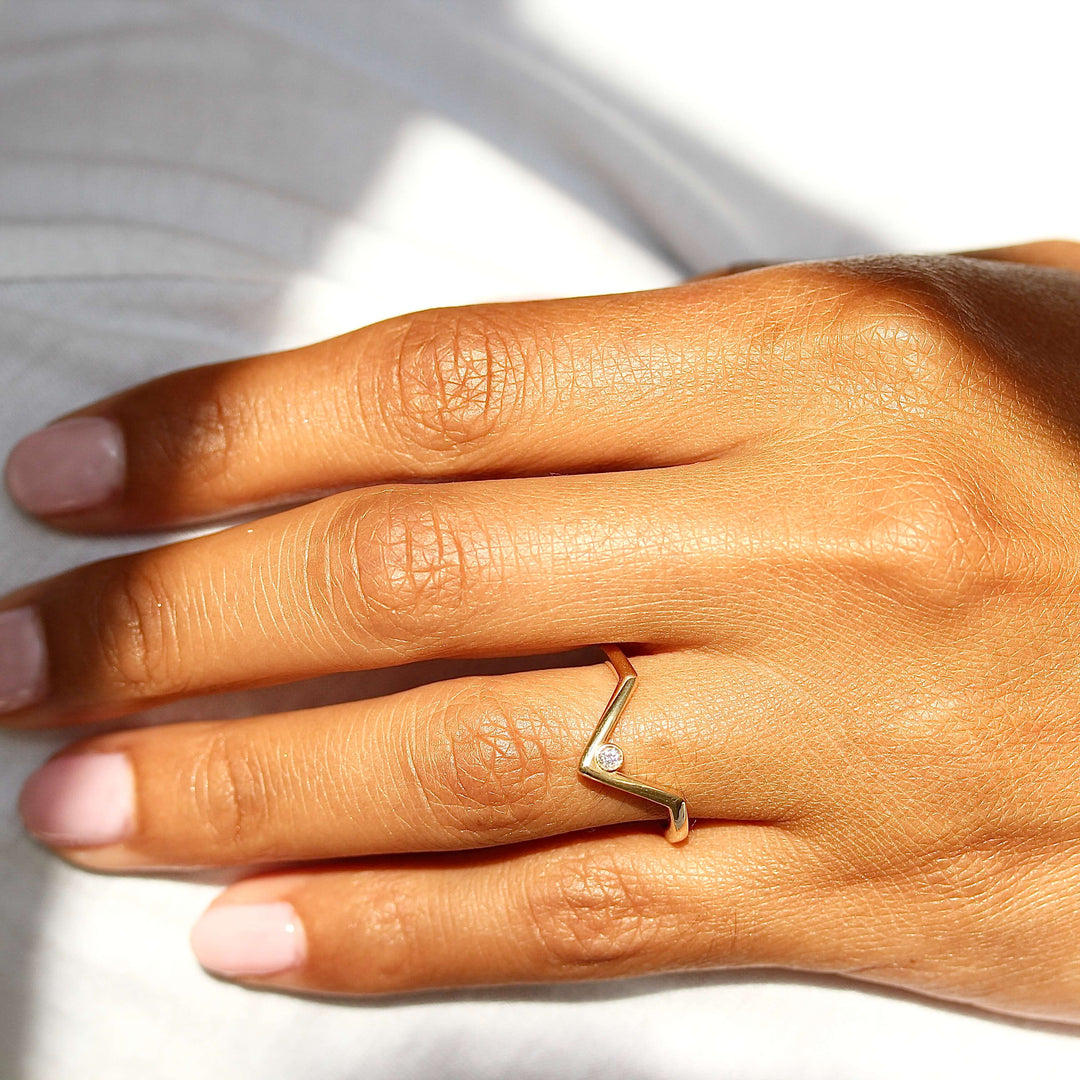 Wedding Band The Single Diamond V-Band