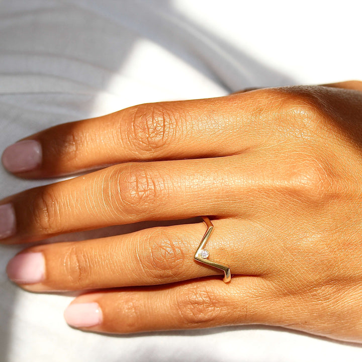 Wedding Band The Single Diamond V-Band