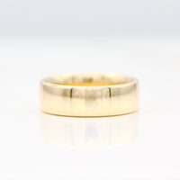 6.5mm Yellow gold plain sleek band on a white background