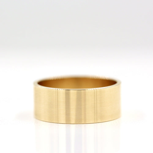 The 8mm Cigar Band in Yellow Gold against a white background