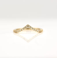 Ready-to-ship Ring The Diamond V-Band in Yellow Gold