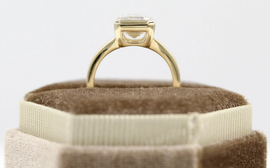 The Billie engagement ring with a bezel ring setting type