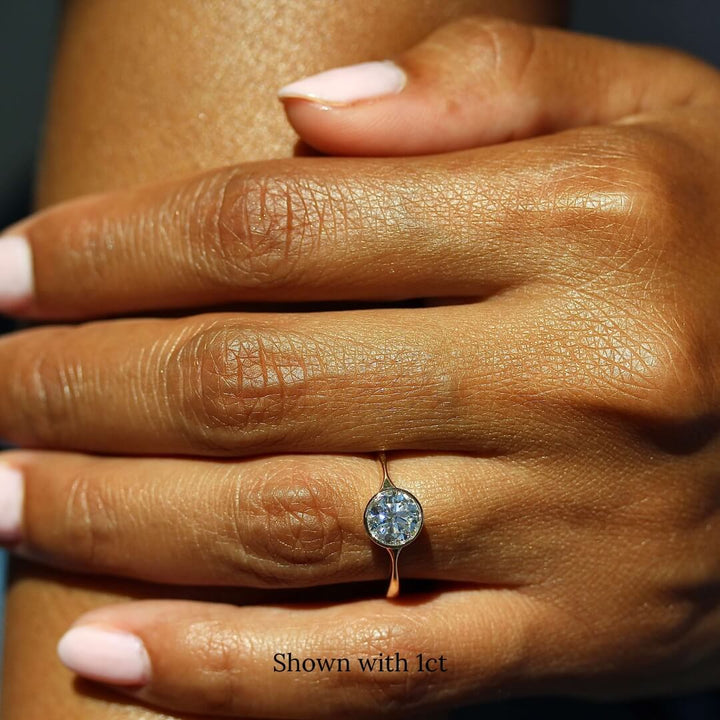 The Stevie Ring (Round) in Yellow Gold modeled on a hand