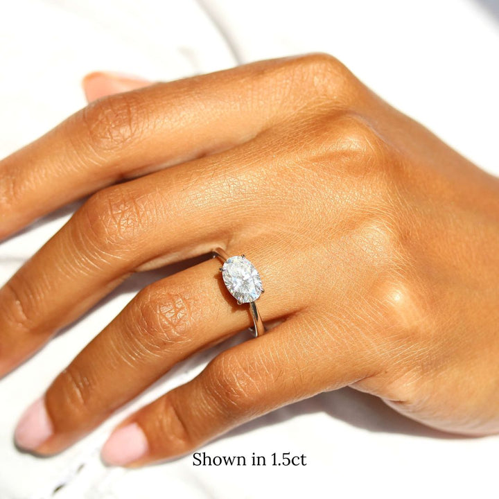 The Twyla Ring (Oval) in white gold modeled on a hand