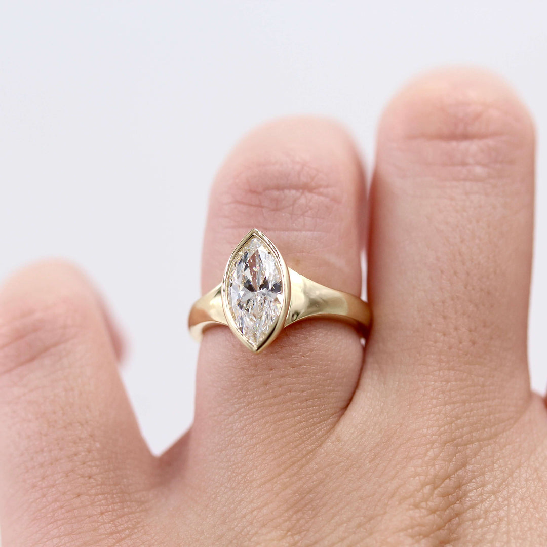 The Billie Ring (Marquise) in yellow gold modeled on a hand