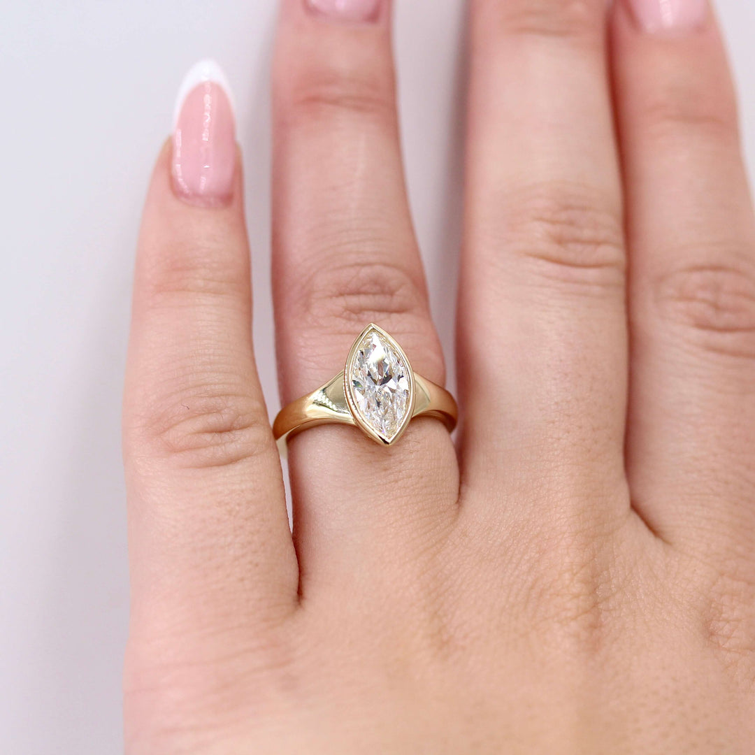 The Billie Ring (Marquise) in yellow gold modeled on a hand