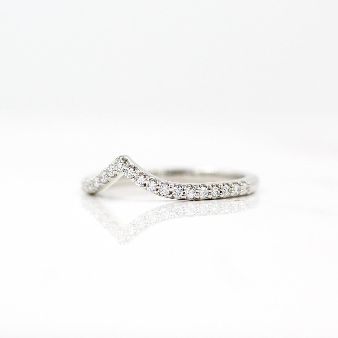 The Diamond V-Band in platinum against a white background