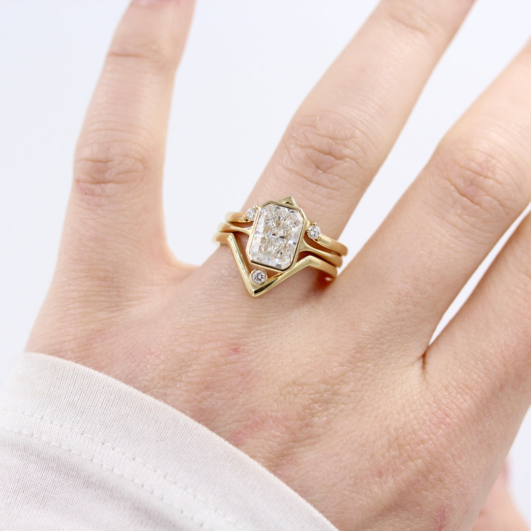 The Double Diamond V-Band in Yellow Gold – Taylor Custom Rings