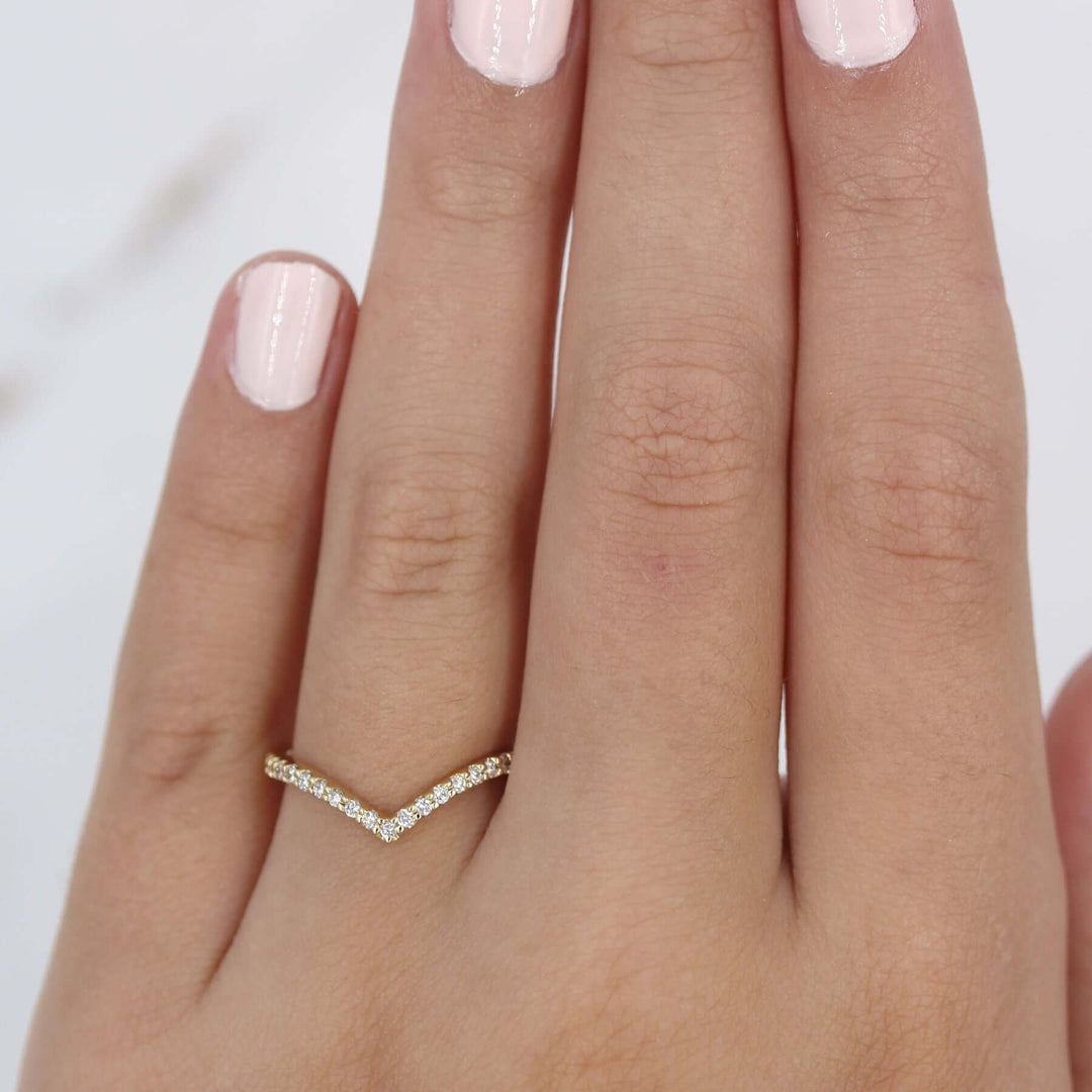 Wedding Band The Diamond V-Band