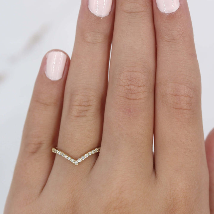 Wedding Band The Diamond V-Band