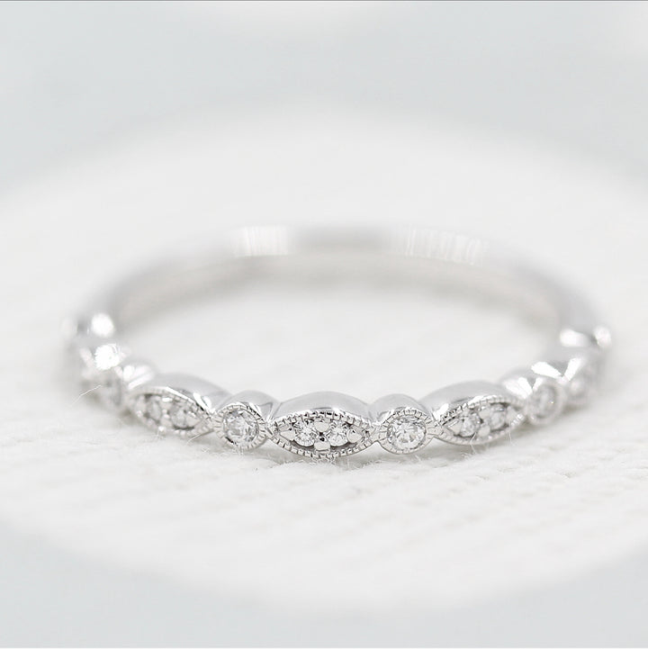 Vintage-style lab-grown diamond wedding band in white gold