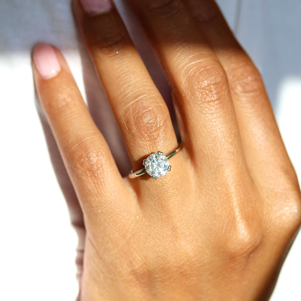 The Serena Ring (Round) in White Gold modeled on a hand