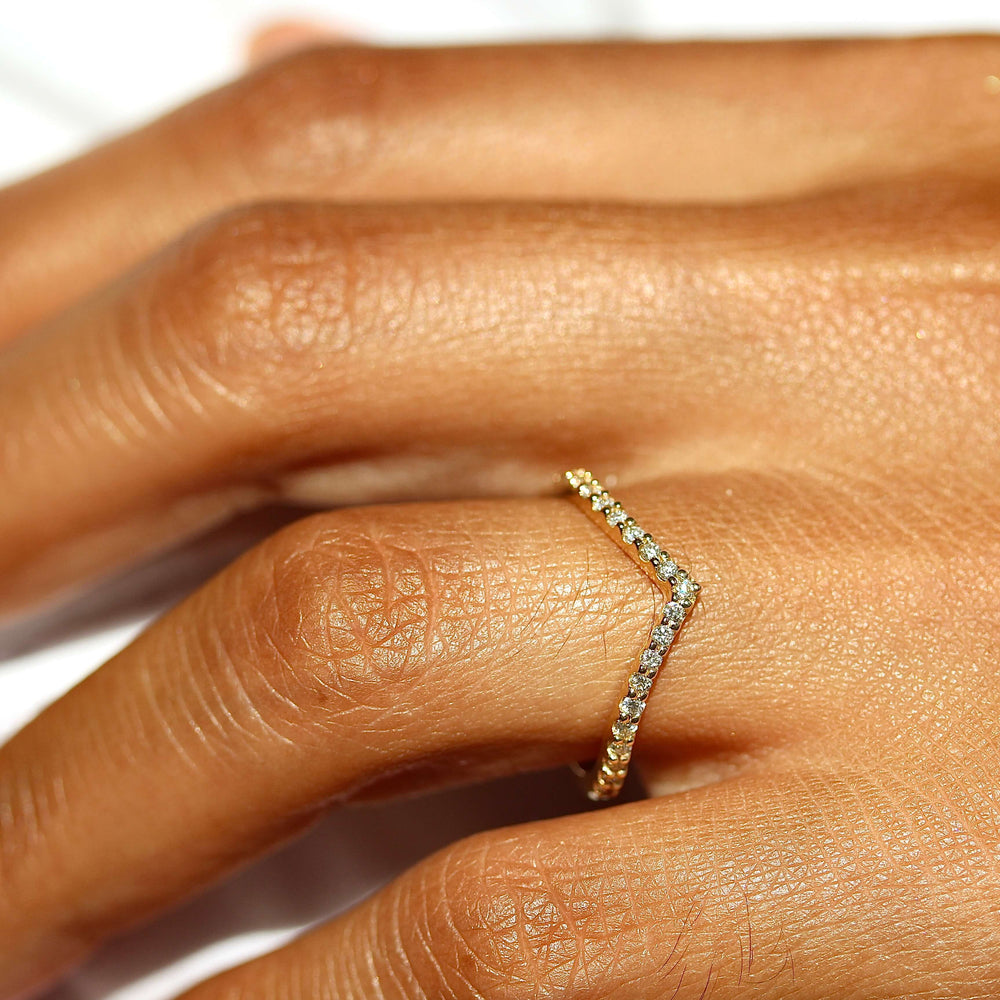 Wedding Band The Diamond V-Band