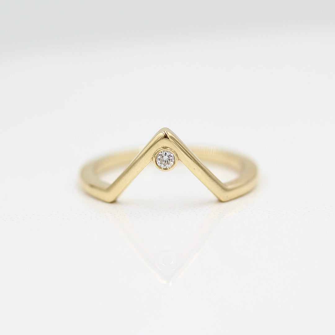 Wedding Band The Single Diamond V-Band