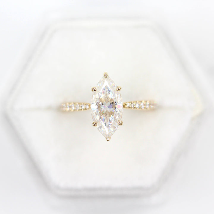Maisie ring (marquise) in yellow gold in a white velvet ring box