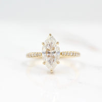 Maisie ring (Marquise) in yellow gold against a white background