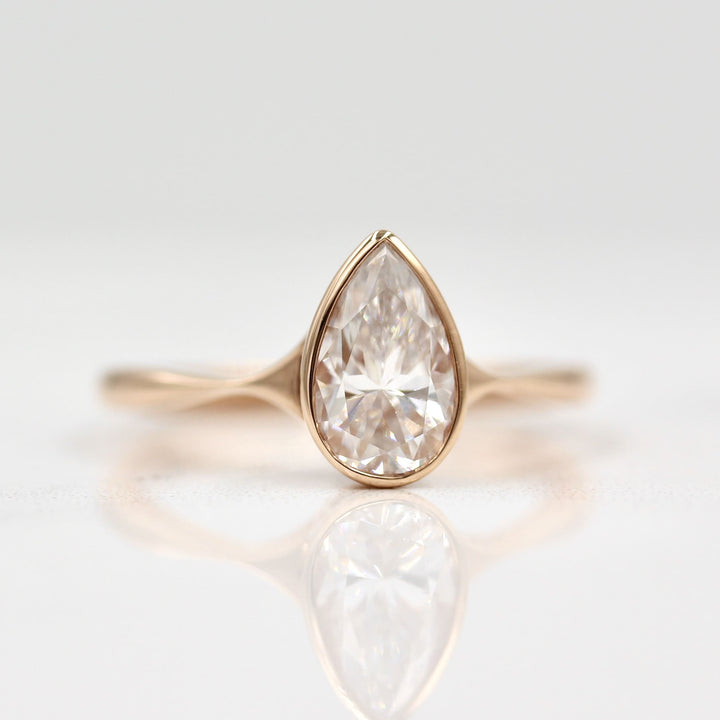 The stevie (pear) in rose gold against a white background