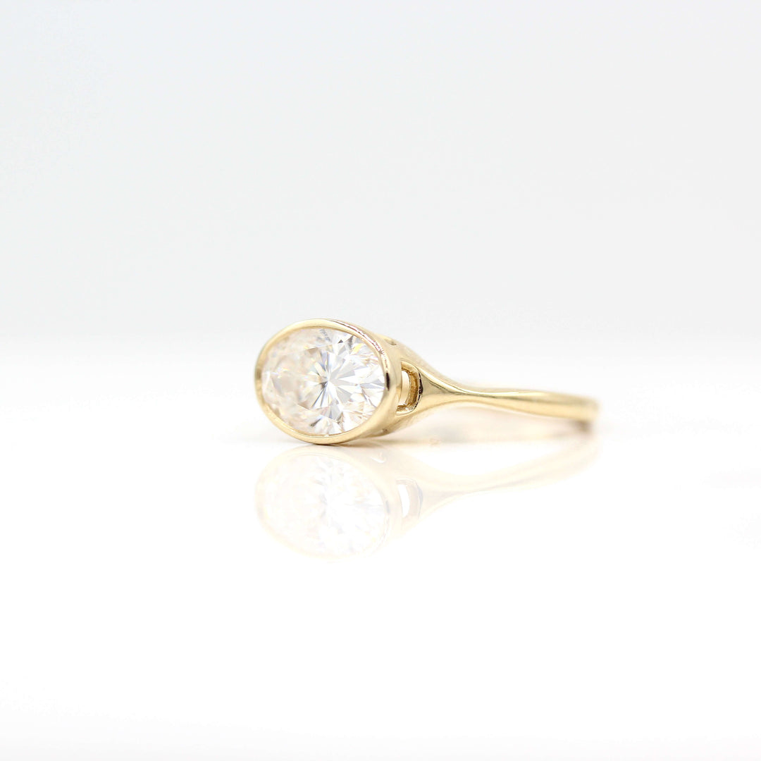 The Stevie Ring (east-west oval) in yellow gold against a white background