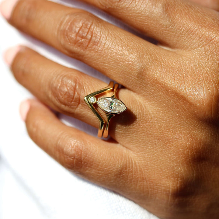 Wedding Band The Single Diamond V-Band