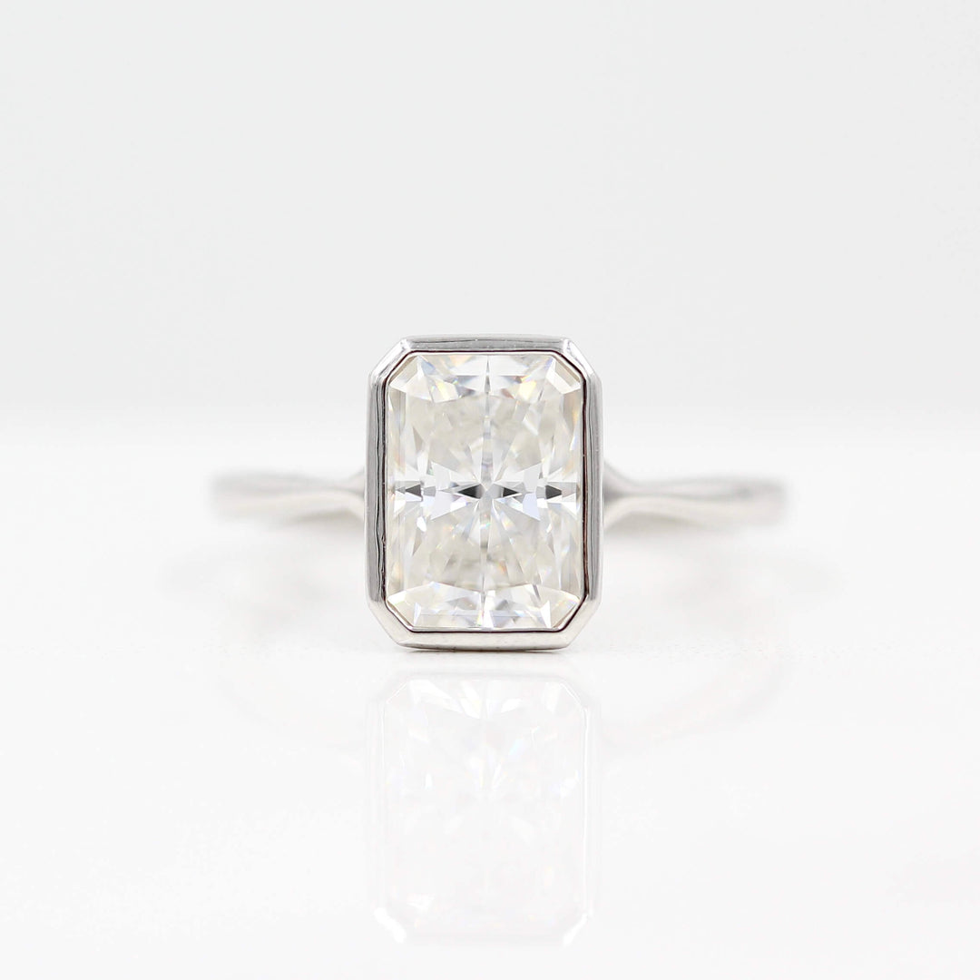 The Stevie Ring (Radiant) in White Gold with 2ct Moissanite