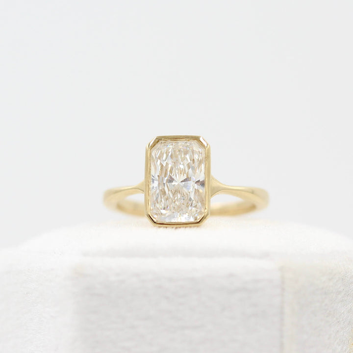 The Stevie Ring (Radiant) in Yellow Gold with 2.36ct Lab-Grown Diamond