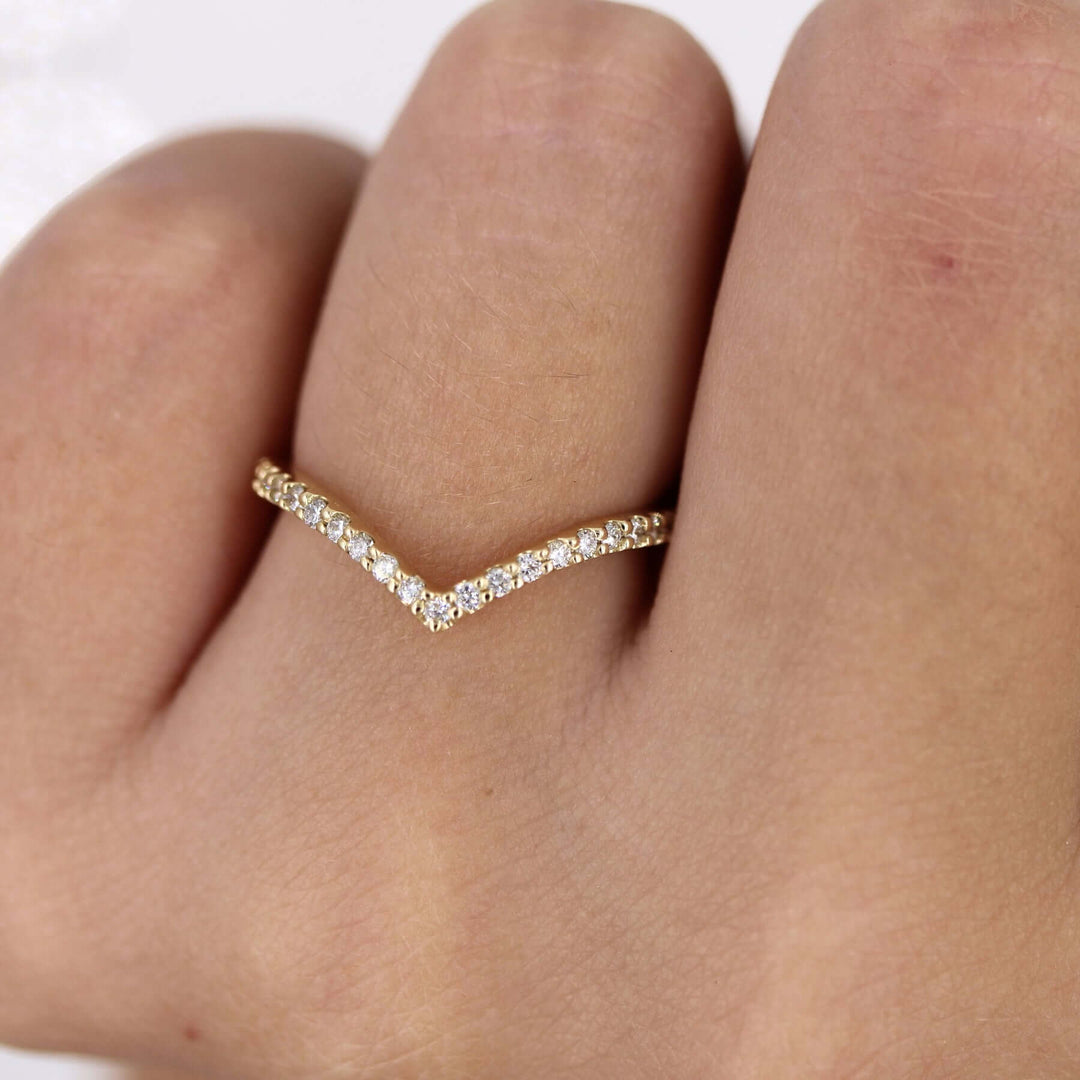 Wedding Band The Diamond V-Band