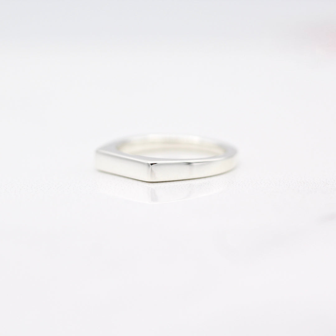 A side view of The Eleanor Pinky Ring (bar signet)