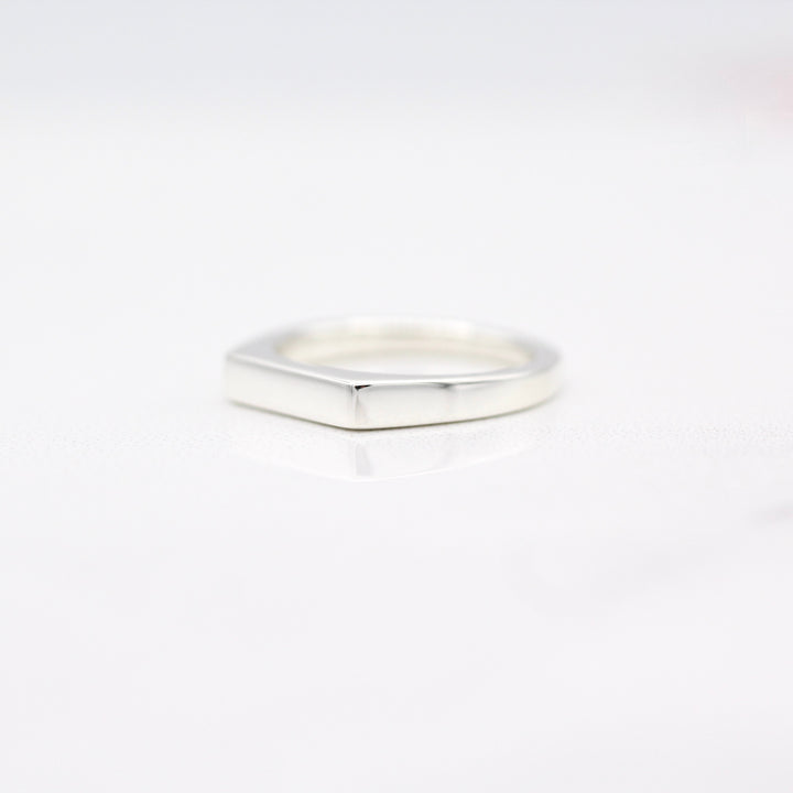 A side view of The Eleanor Pinky Ring (bar signet)