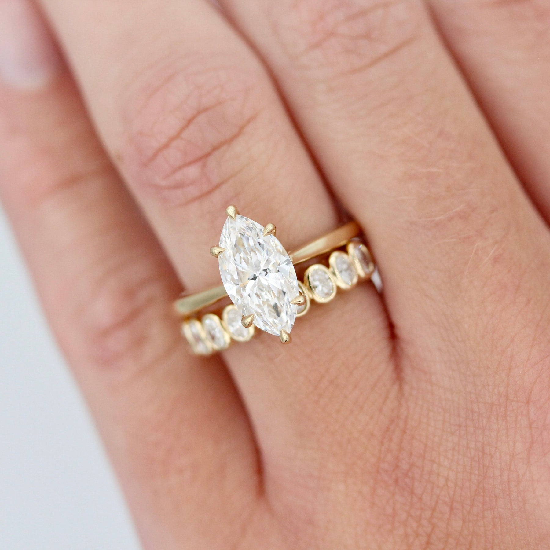 The Sammy Wedding Band (Oval) in Yellow Gold – Taylor Custom Rings