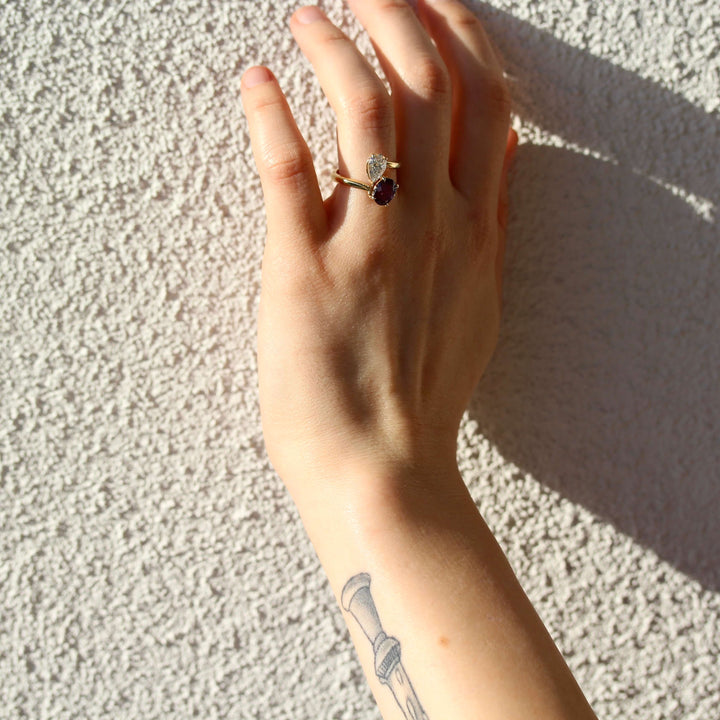 Toi et Moi Diamond and Alexandrite Bypass Ring in yellow gold modeled on a tattooed hand