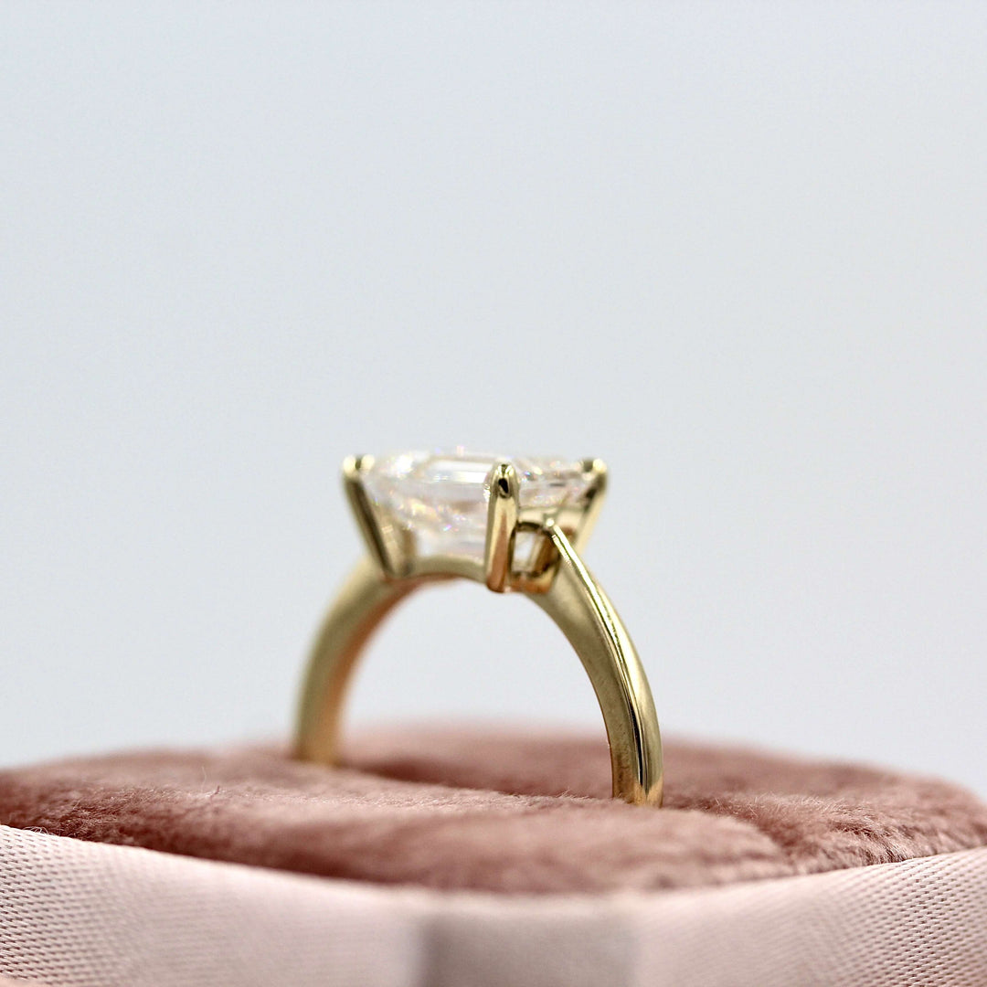 The Twyla ring emerald in yellow gold in a pink velvet ring box