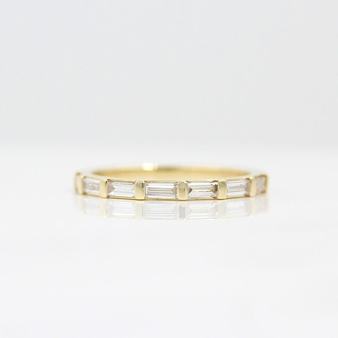Close-up front view of the Horizon baguette diamond wedding band