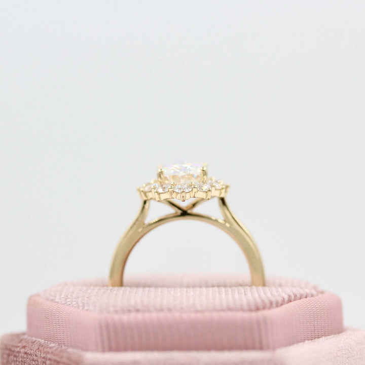 front view of the allie oval ring