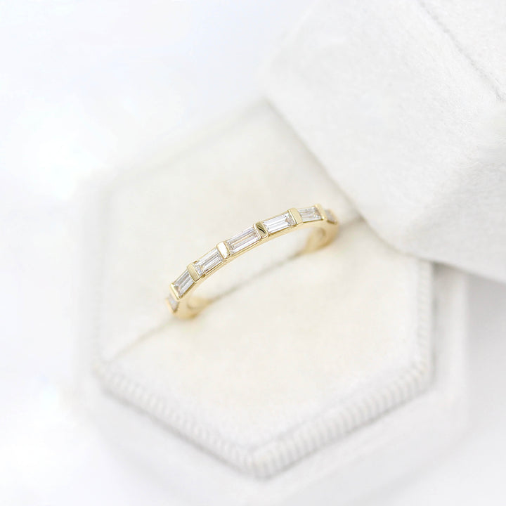 A bird’s eye view of the Horizon in a ring box