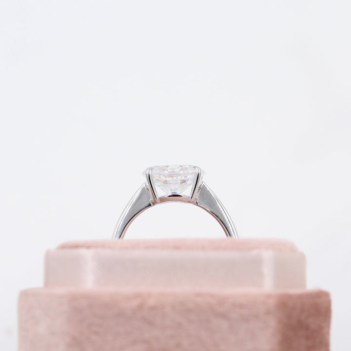 The Twyla ring (Oval) in white gold in a pink velvet ring box