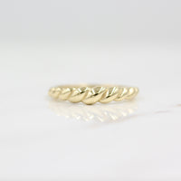 Gold twisty rope style ring
