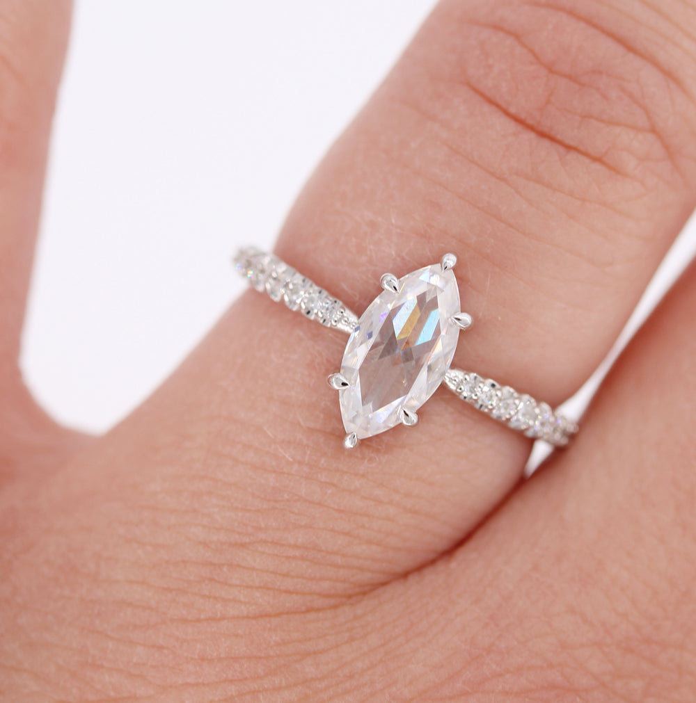 The Aurora Ring (Marquise) in white gold modeled on a hand