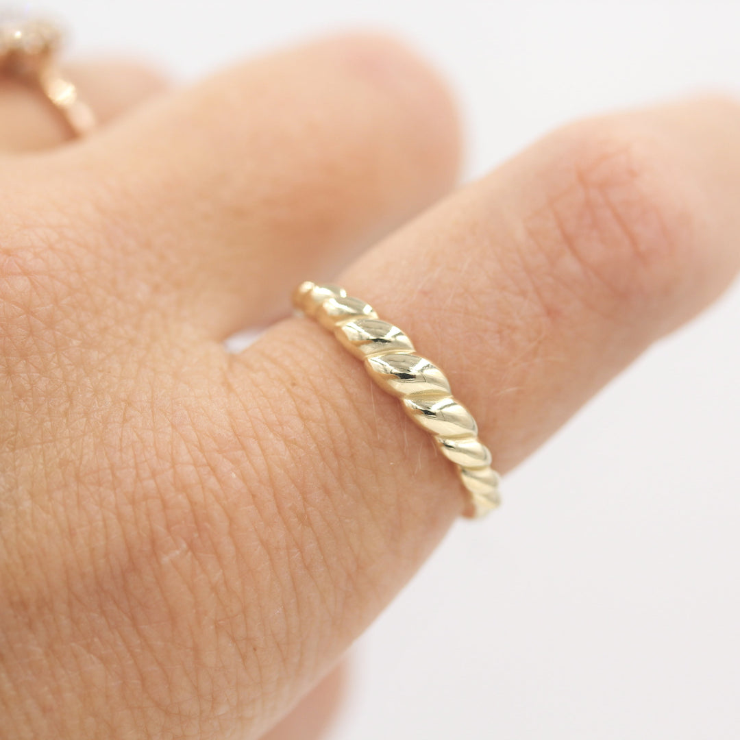 Rope style 14k gold ring