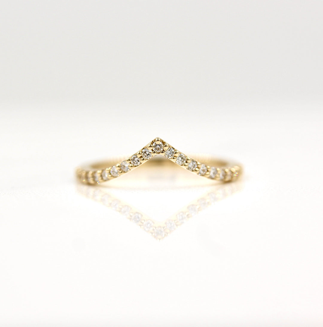 Wedding Band The Diamond V-Band