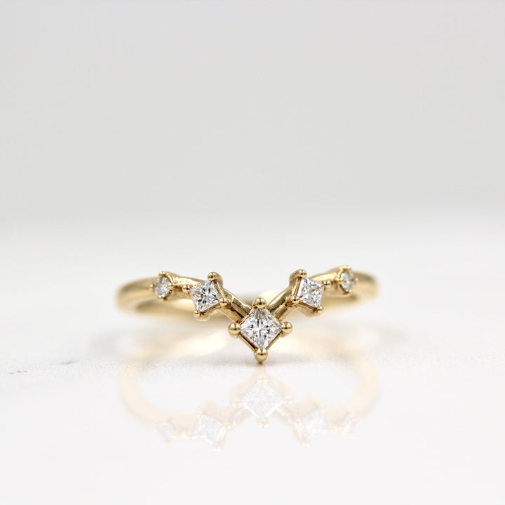 14k yellow gold and lab-grown diamond  wedding band